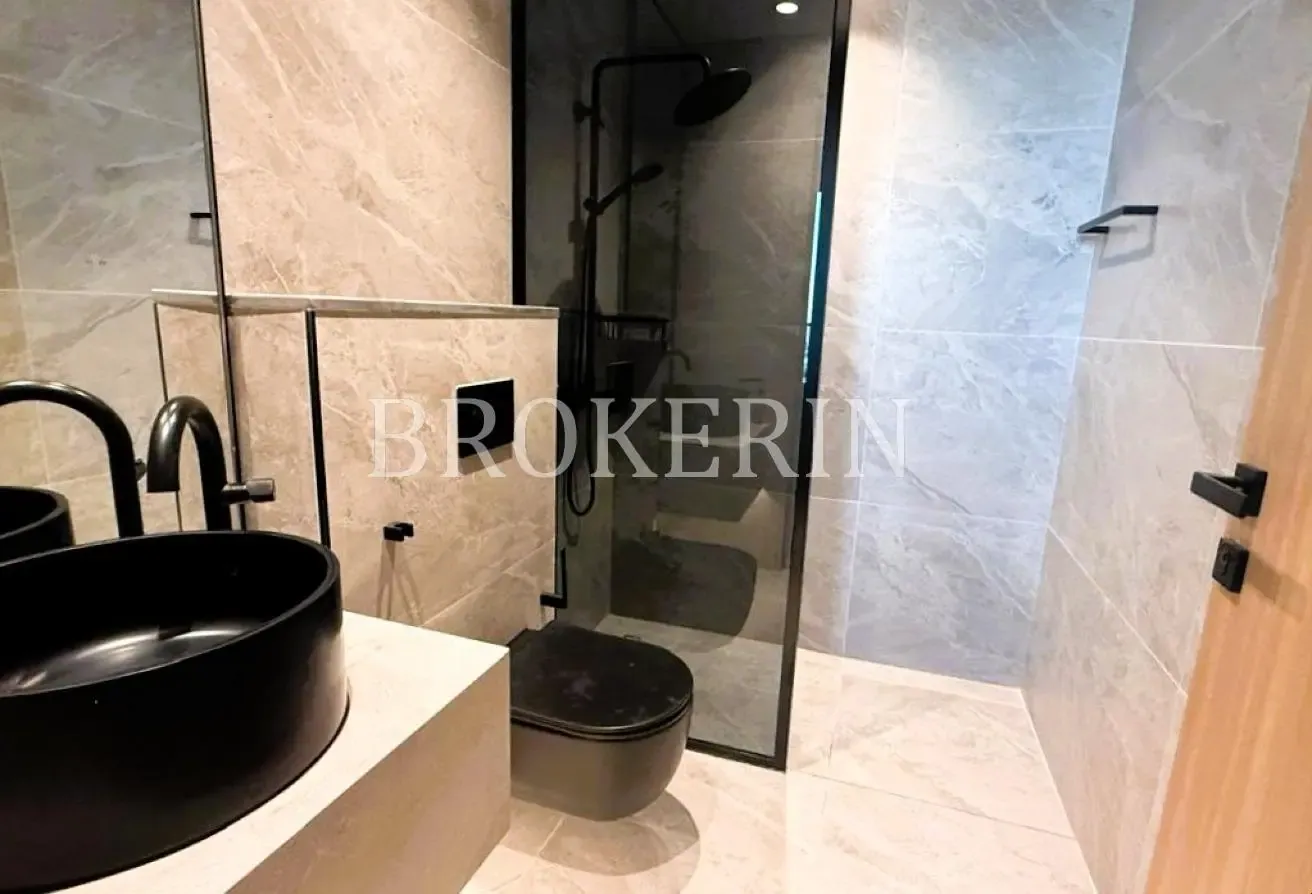 BRIGHT & SPACIOUS | BRAND NEW | GREAT AMENITIES