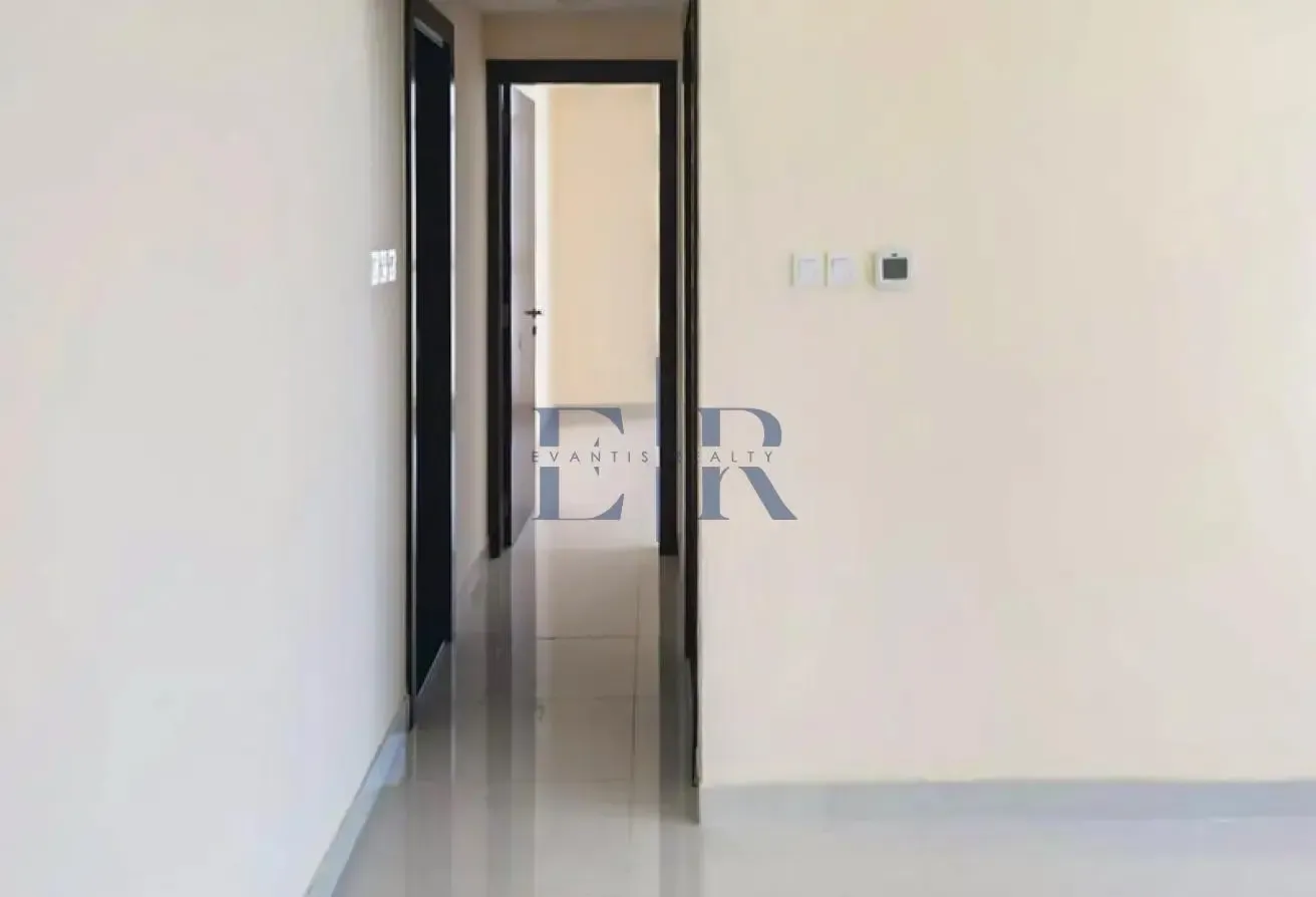 HIGH FLOOR/ GREAT AMENITIES / UNFURNISHED