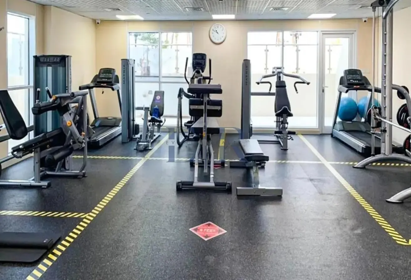 HIGH FLOOR/ GREAT AMENITIES / UNFURNISHED