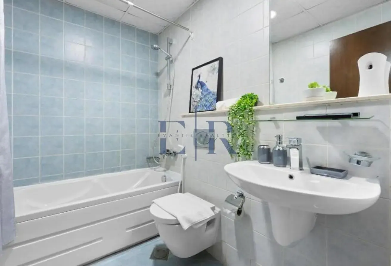 HIGH FLOOR/ GREAT AMENITIES / UNFURNISHED