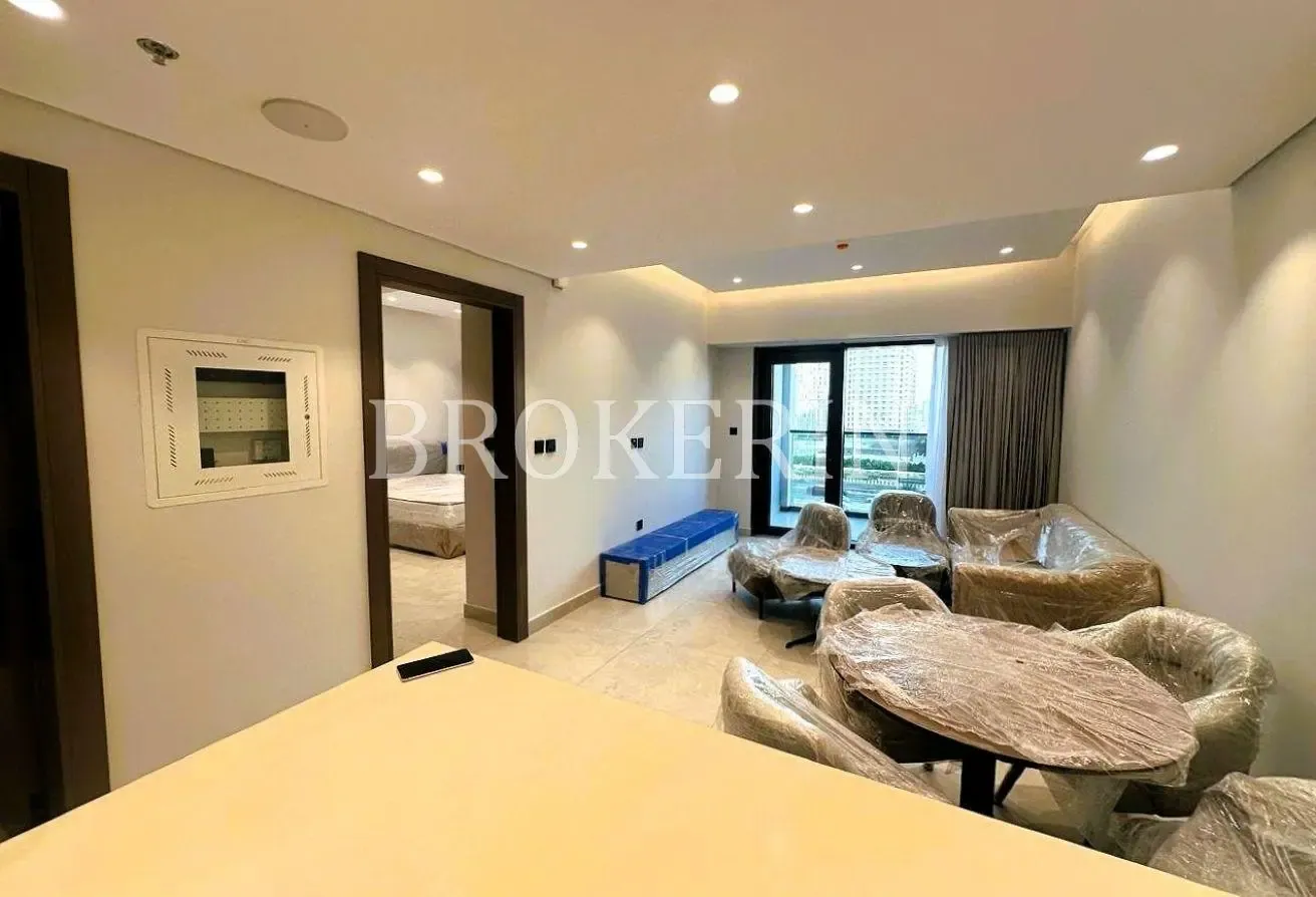 BRIGHT & CLEAN | MODERN URBAN LIVING | CALL US NOW