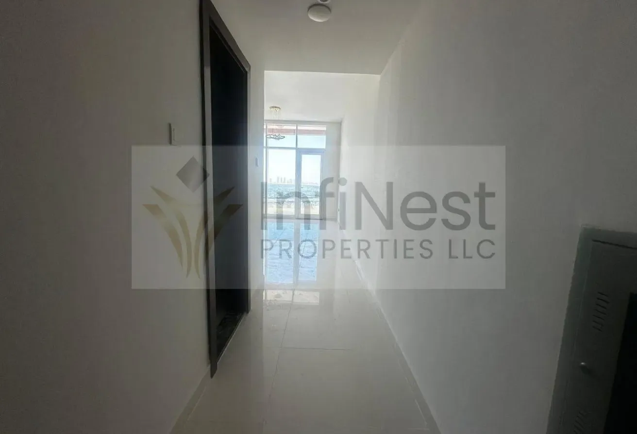 Upgraded Vacant Top Floor 1BR|Marina Skyline View