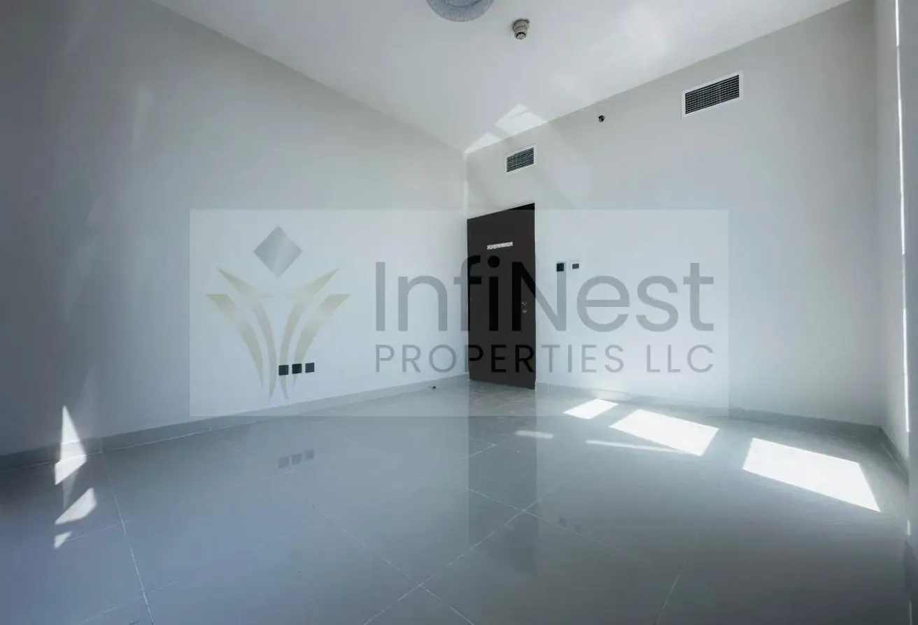 Upgraded Vacant Top Floor 1BR|Marina Skyline View