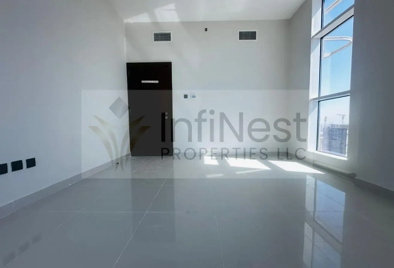 Upgraded Vacant Top Floor 1BR|Marina Skyline View