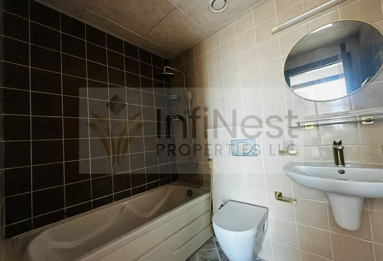 Upgraded Vacant Top Floor 1BR|Marina Skyline View