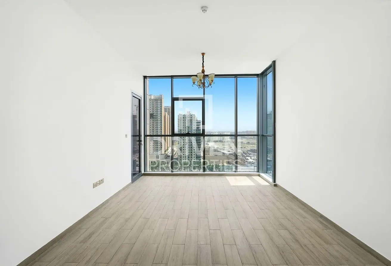 High Floor | Ready to Move in | 4 Cheques