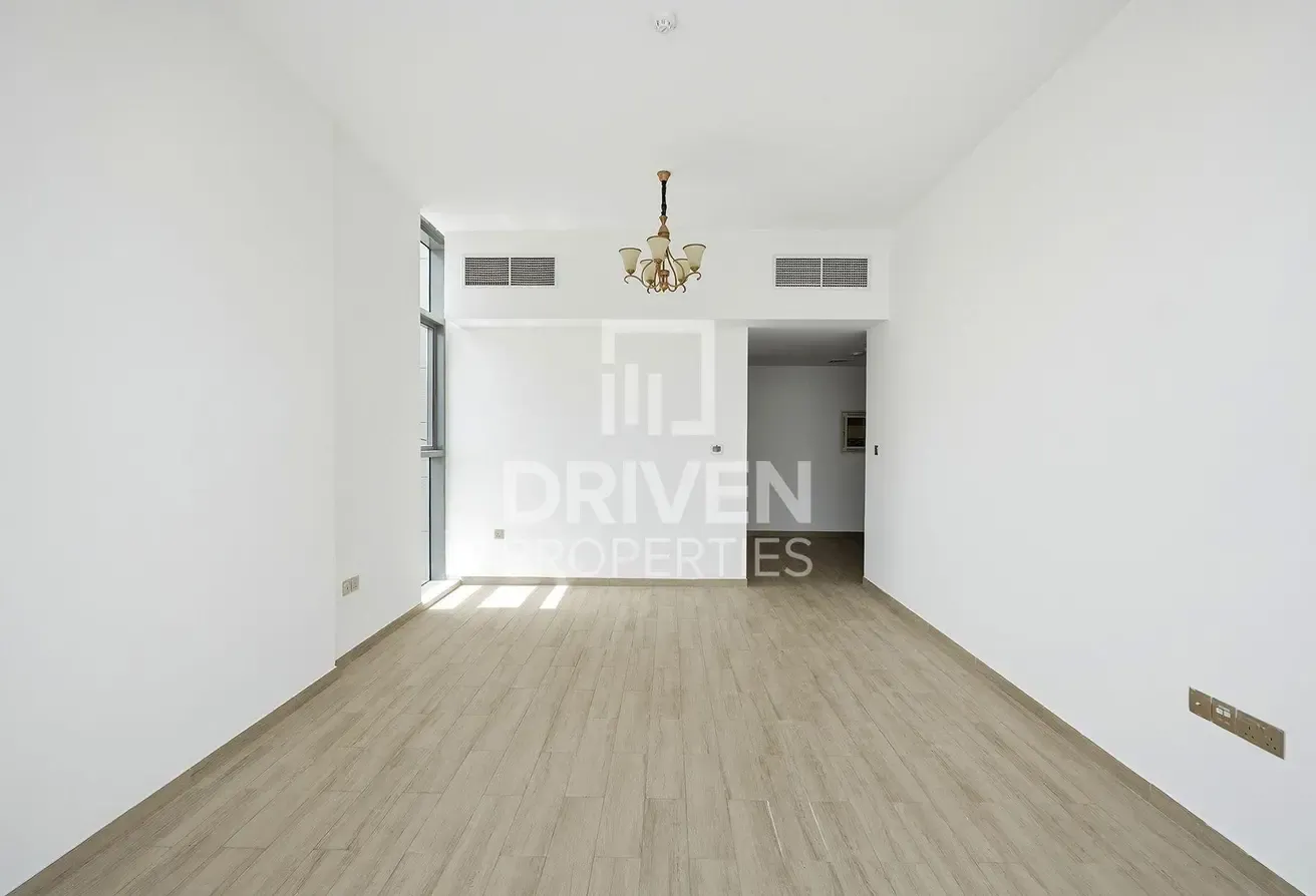 High Floor | Ready to Move in | 4 Cheques
