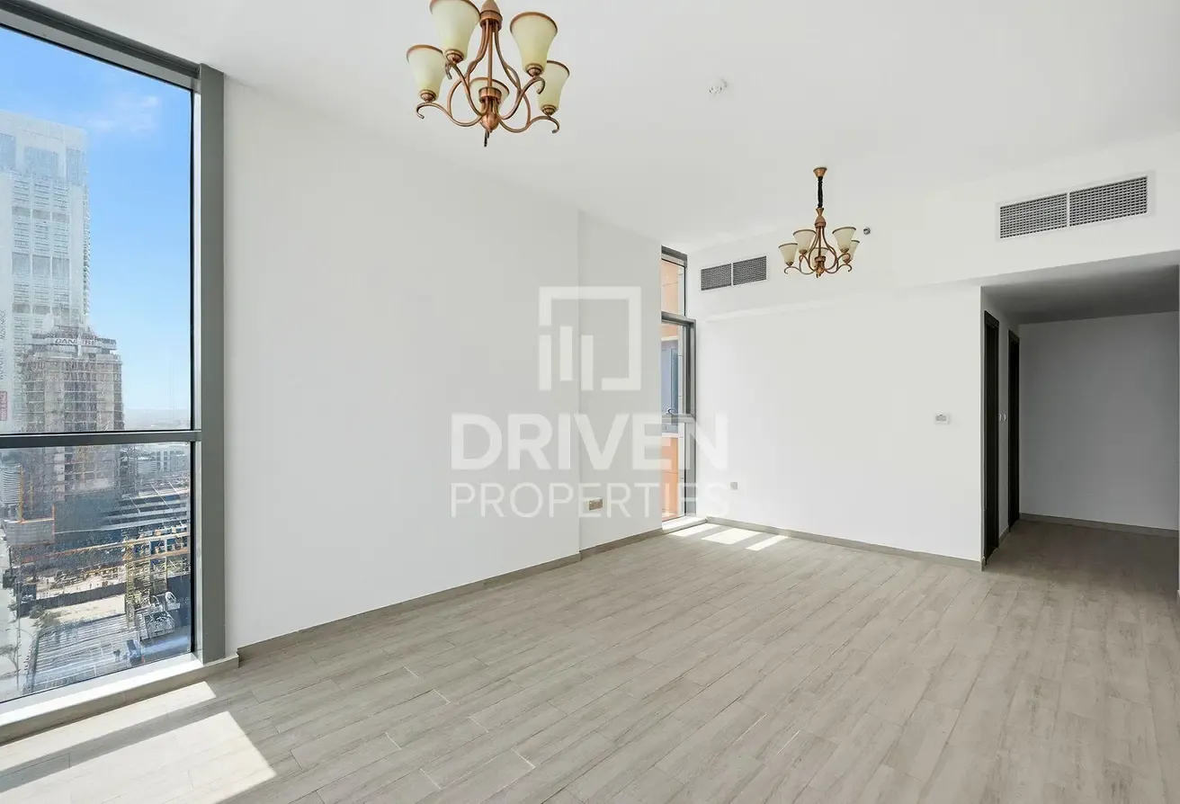 High Floor | Ready to Move in | 4 Cheques
