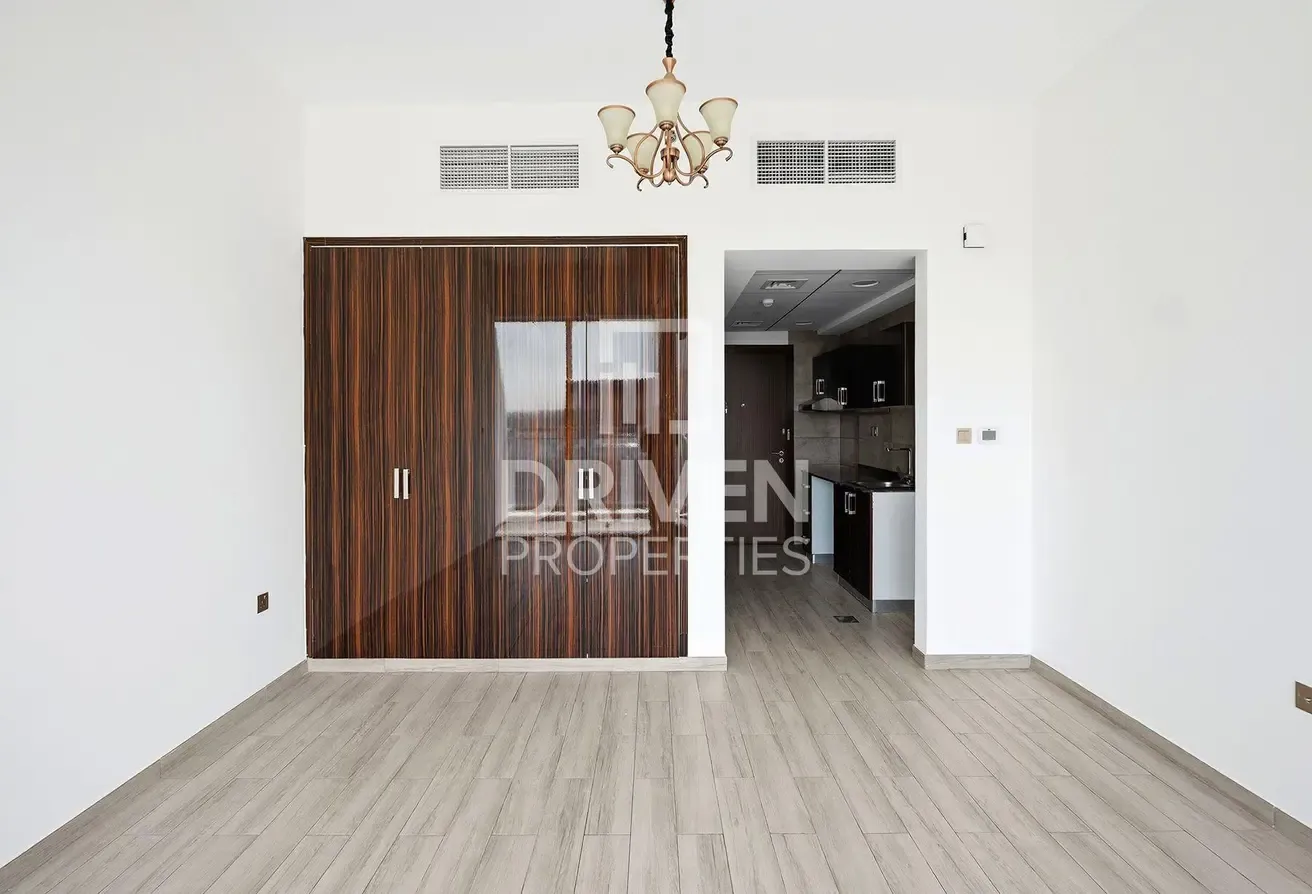 High Floor | Ready to Move in | 4 Cheques