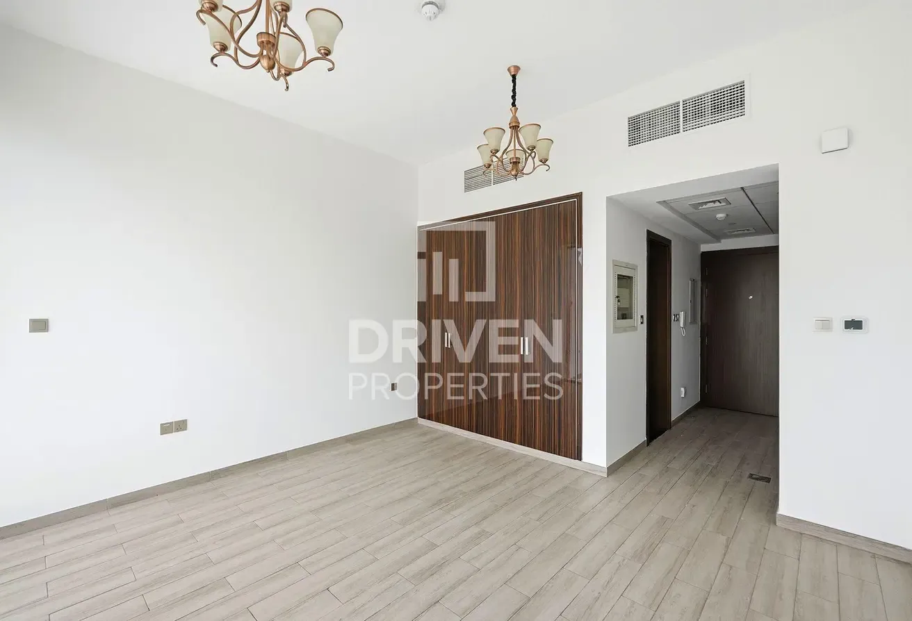 High Floor | Ready to Move in | 4 Cheques