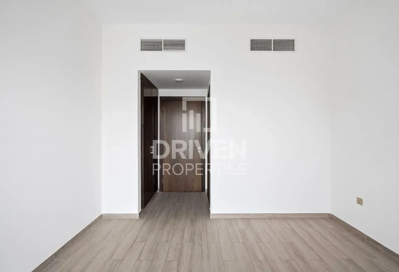 High Floor | Ready to Move in | 4 Cheques
