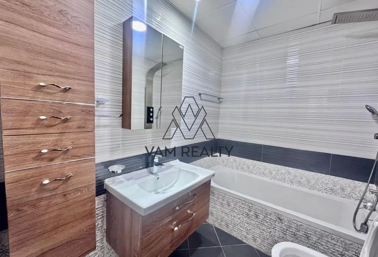 Community View | Furnished | Close to Metro|Vacant