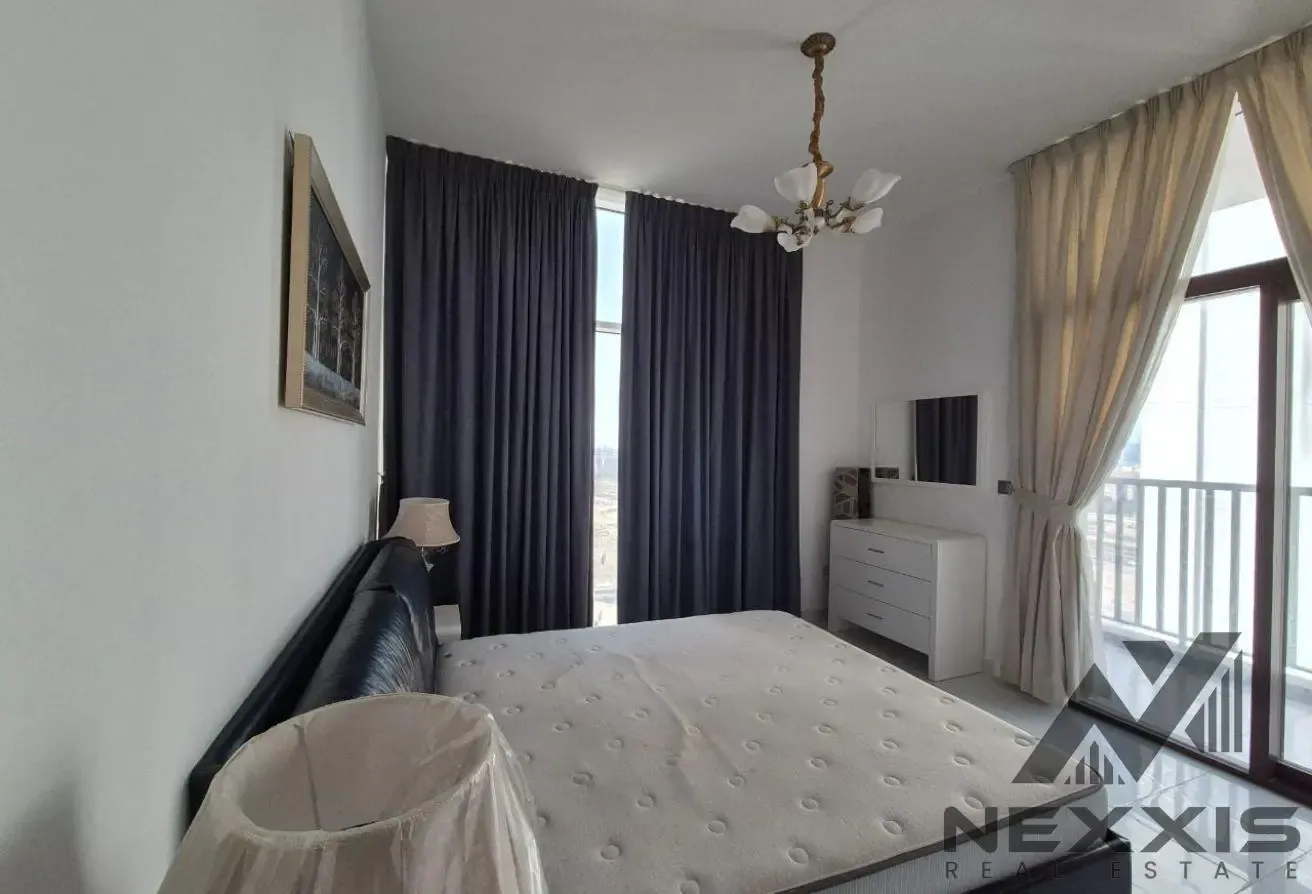 Fully Furnished Apartment /Next to Metro Station