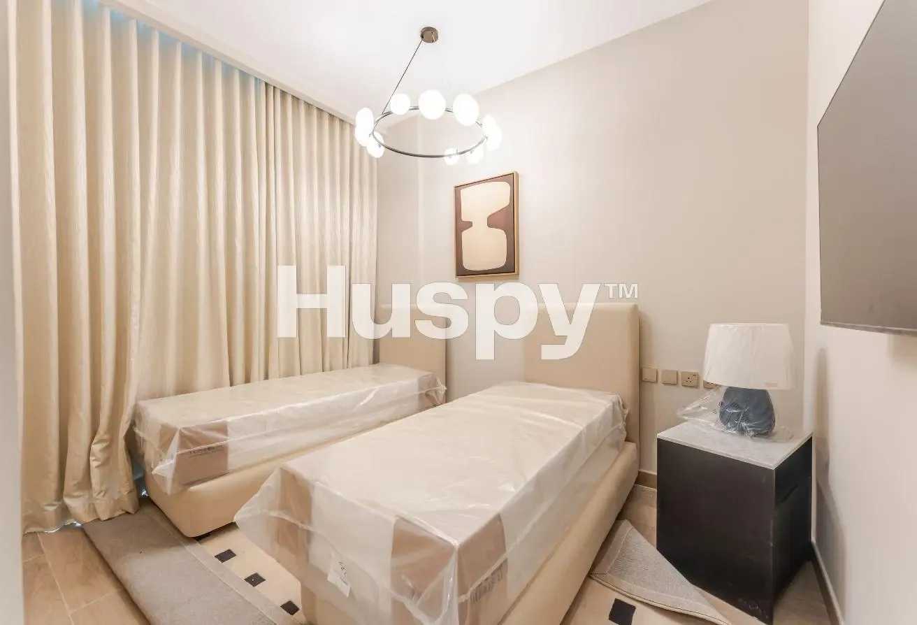 Fully Furnished | Large Layout | Community View