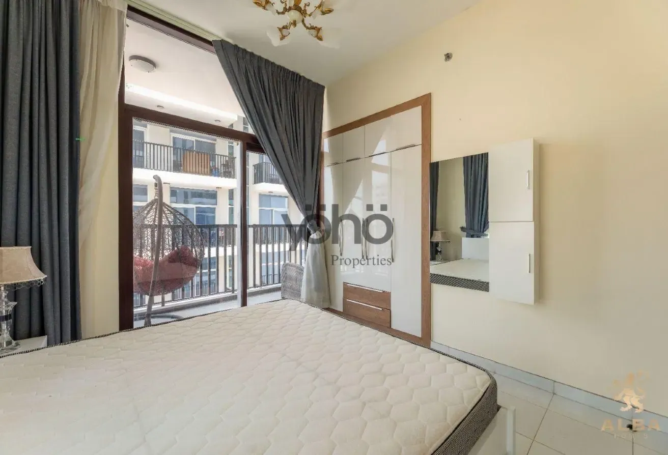 Vacant | Ready to Move | Near Metro