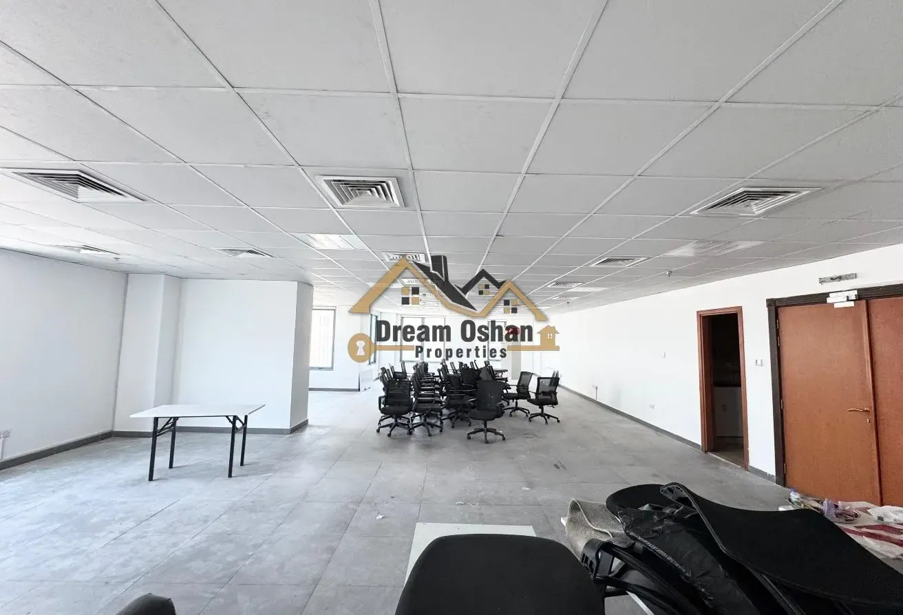 Ready to Move Vacant Unit 1591 sqft high floor
