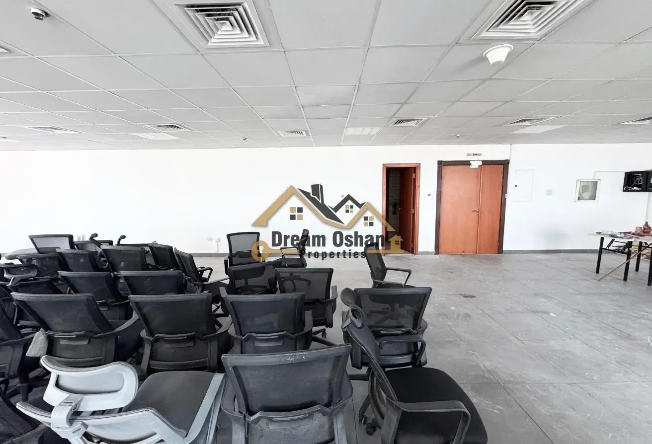 Ready to Move Vacant Unit 1591 sqft high floor
