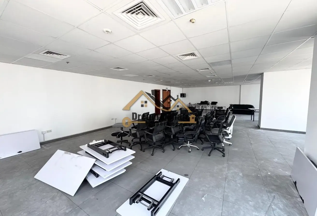 Ready to Move Vacant Unit 1591 sqft high floor