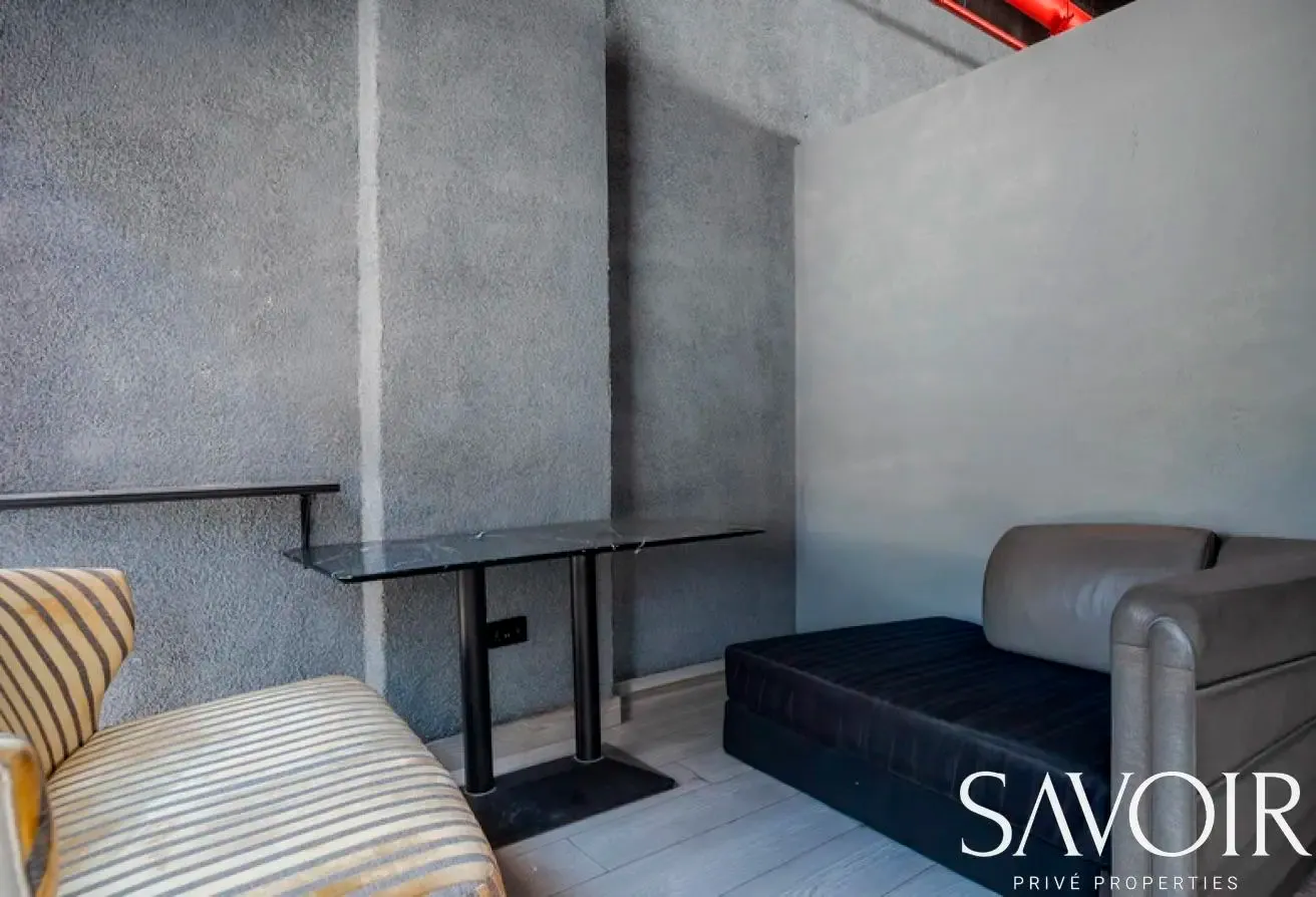 Semi Fitted| 3 Side Facing| Prime Location