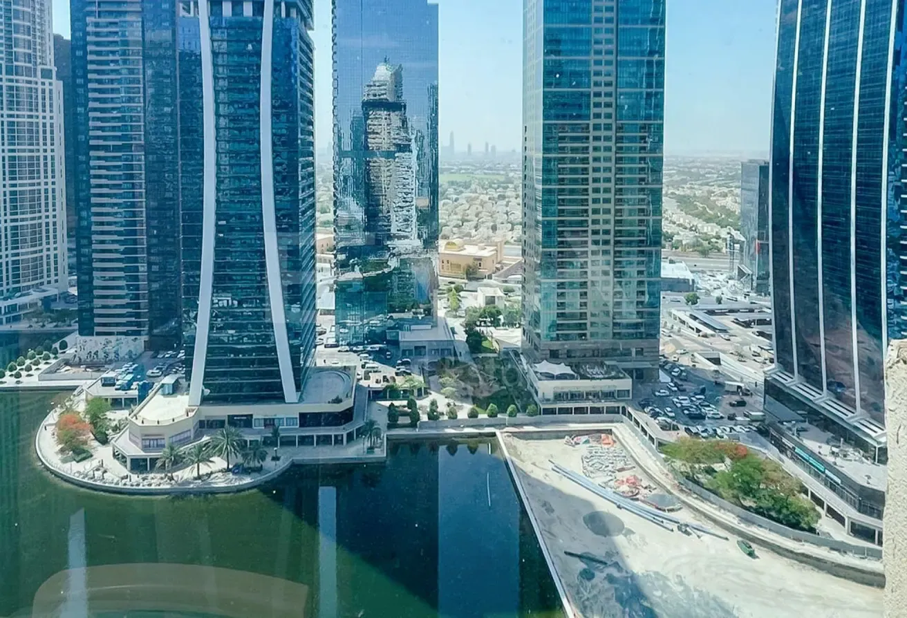 LAKE VIEW | HIGH FLOOR | NEAR METRO