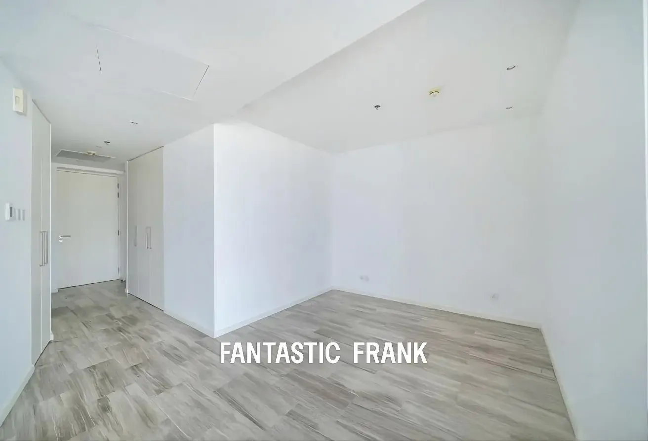 Rented | Unfurnished | Mid Floor | City View