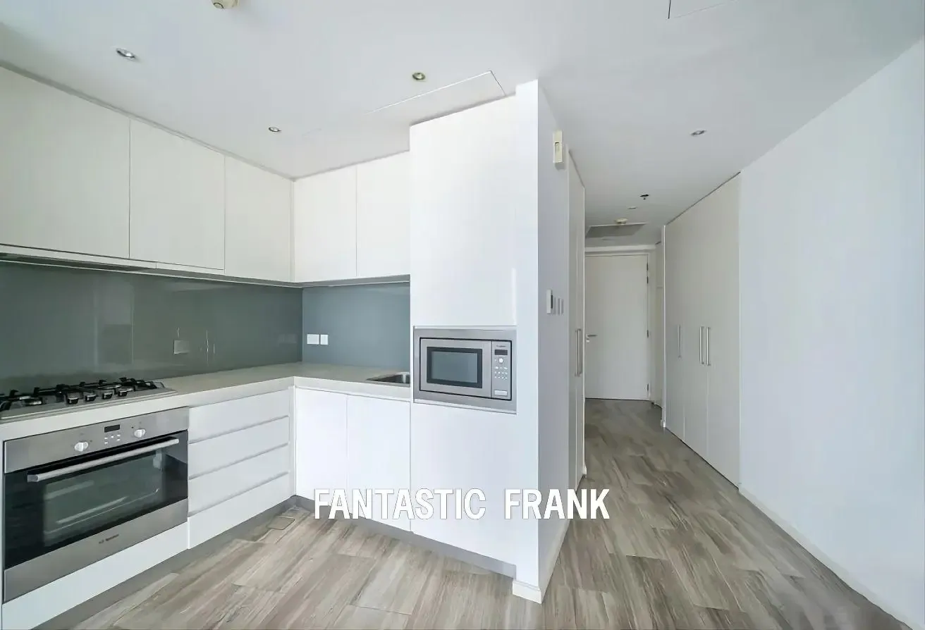 Rented | Unfurnished | Mid Floor | City View