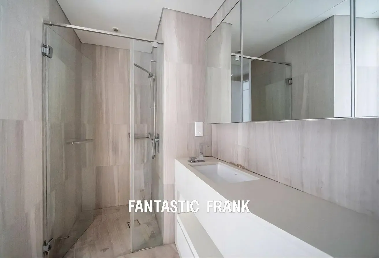 Rented | Unfurnished | Mid Floor | City View