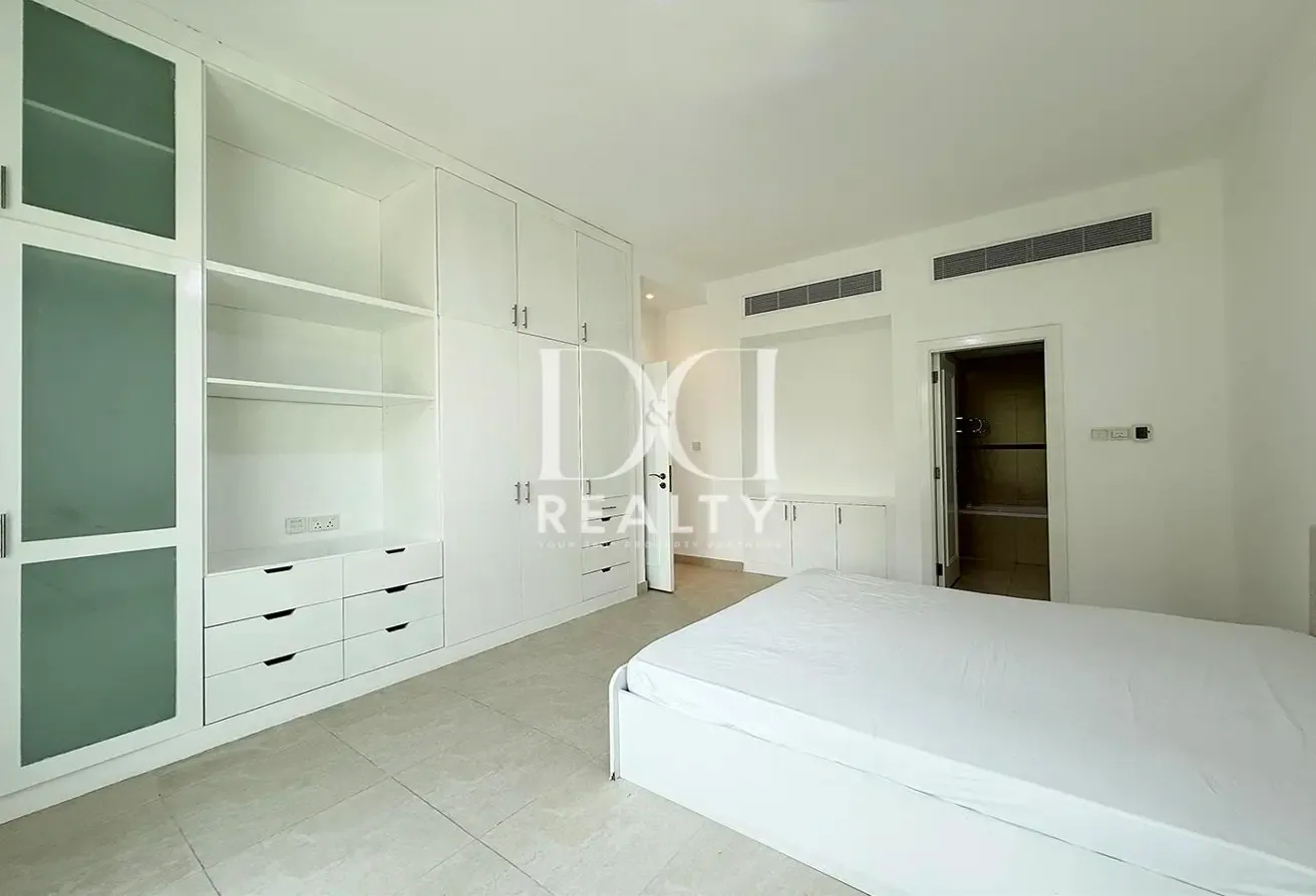 Bright | Extended Closet | Vacant