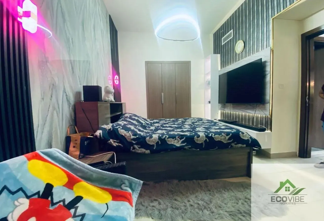 Spacious 2-Bedroom Furnished Duplex | Chiller Free