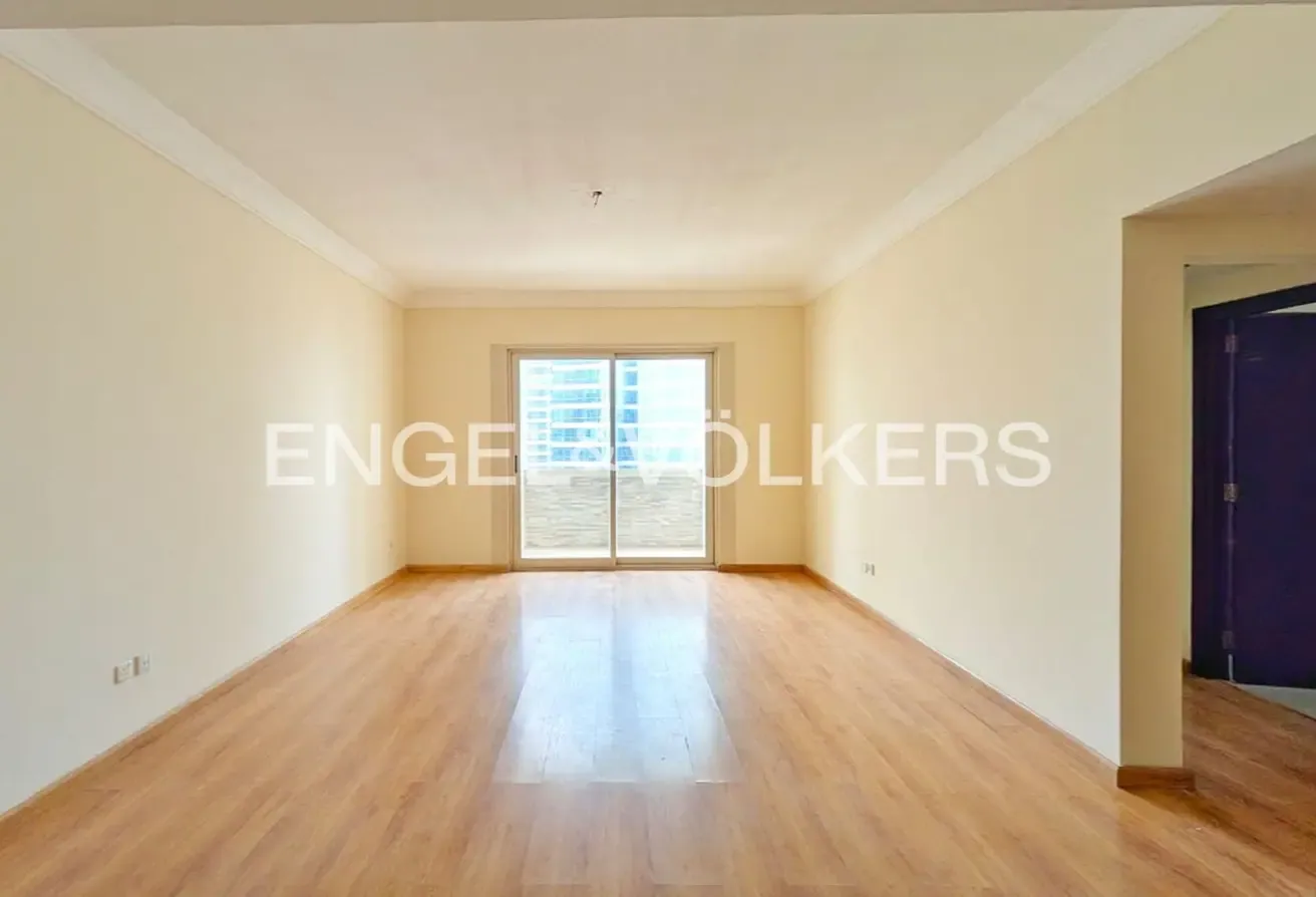 Vacant | Spacious Layout | Lake View