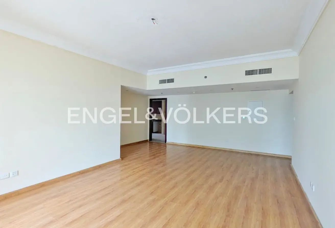 Vacant | Spacious Layout | Lake View