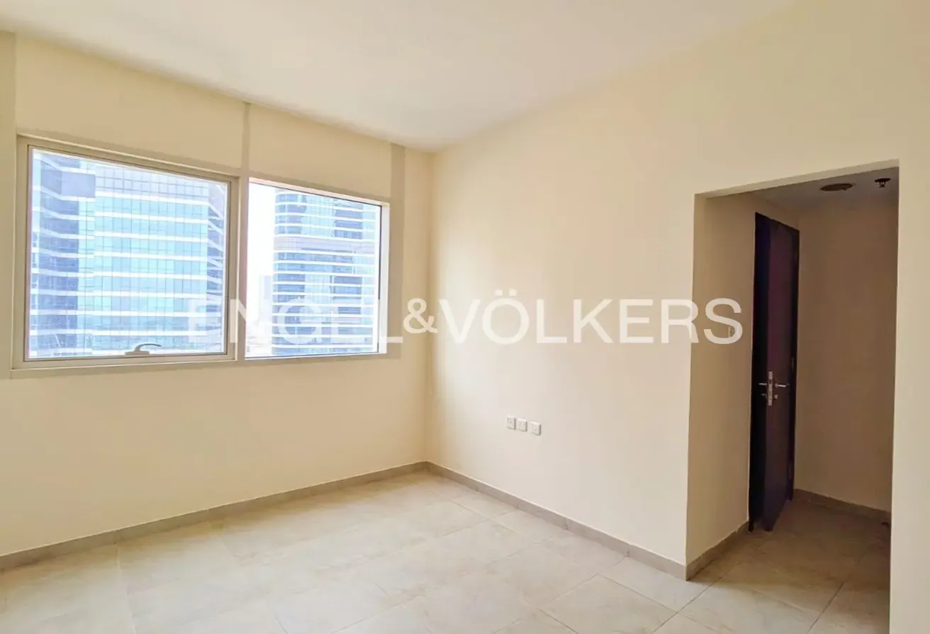 Vacant | Spacious Layout | Lake View