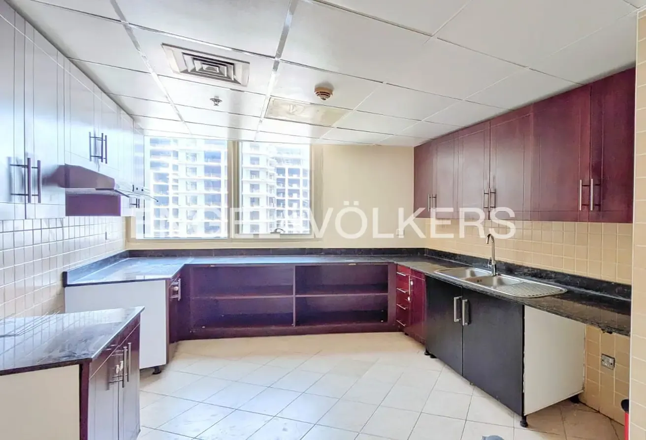 Vacant | Spacious Layout | Lake View