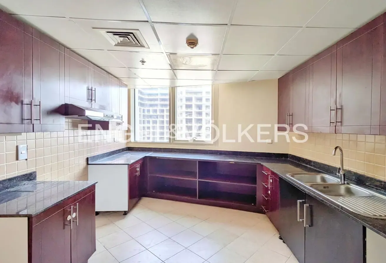 Vacant | Spacious Layout | Lake View