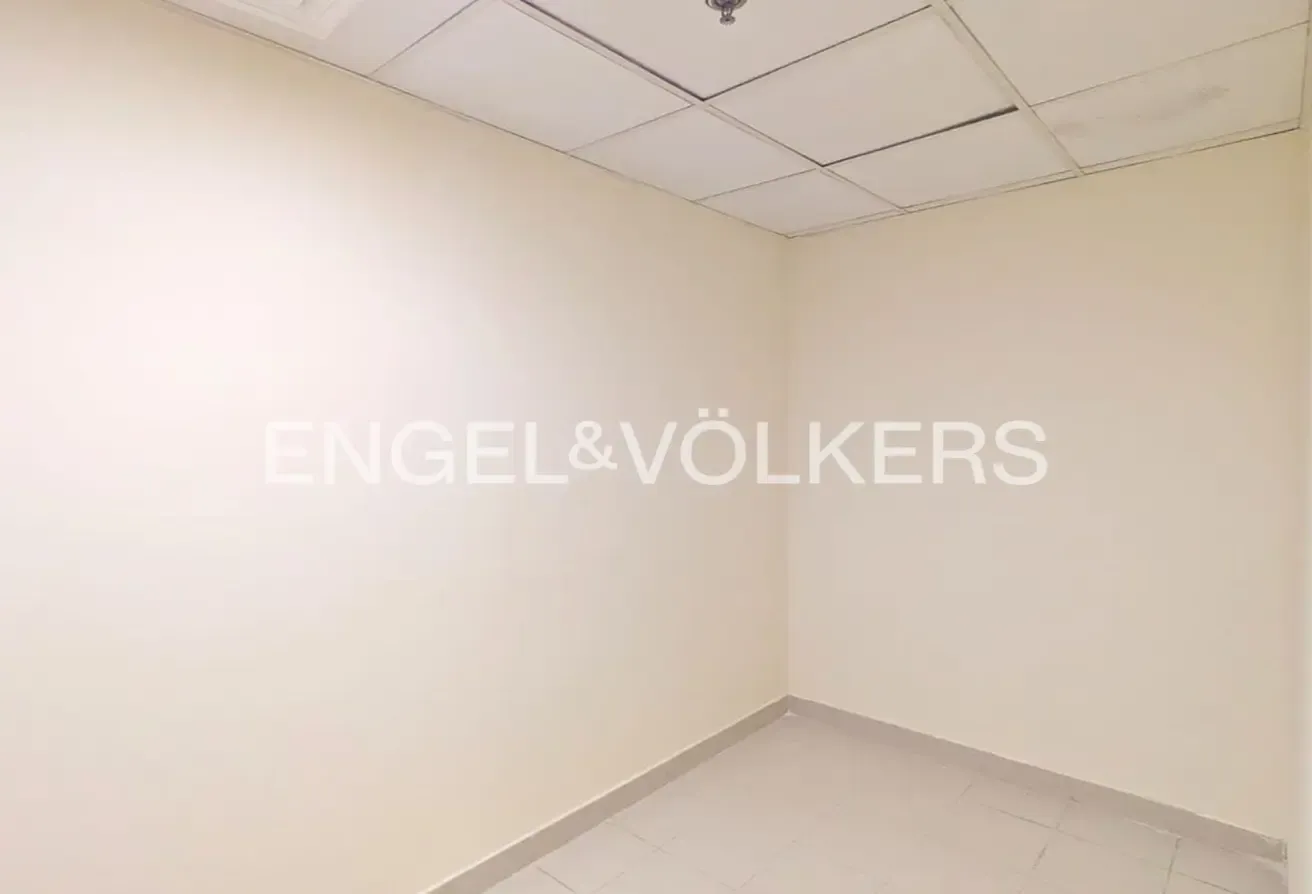 Vacant | Spacious Layout | Lake View