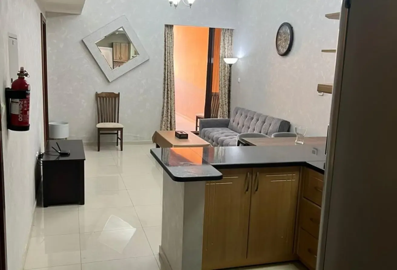 HIGH RETURN - FURNISHED - HIGHER FLOOR - 1 BEDROOM