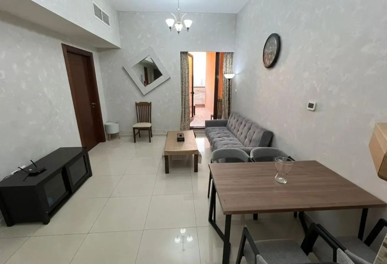 HIGH RETURN - FURNISHED - HIGHER FLOOR - 1 BEDROOM