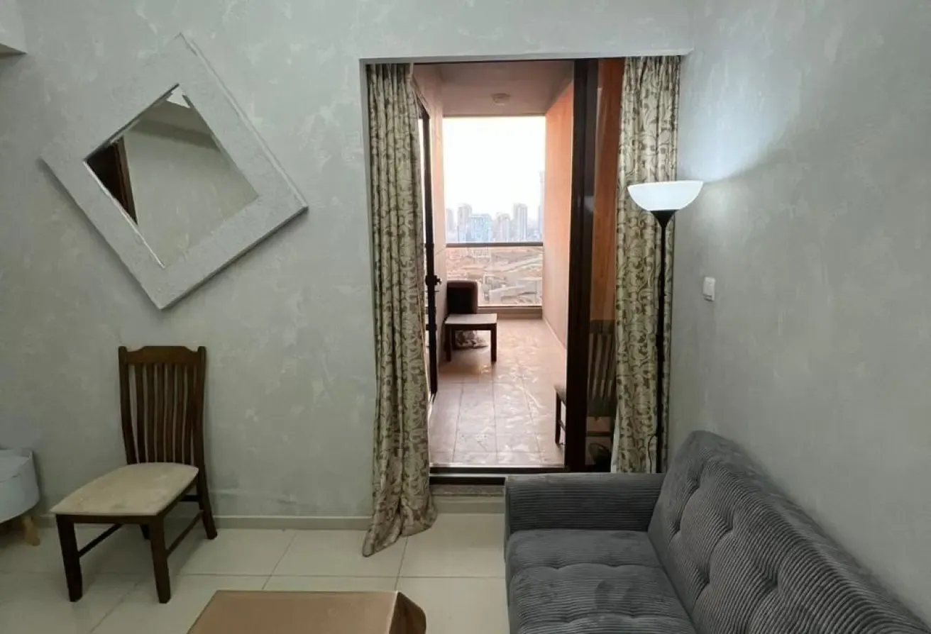 HIGH RETURN - FURNISHED - HIGHER FLOOR - 1 BEDROOM