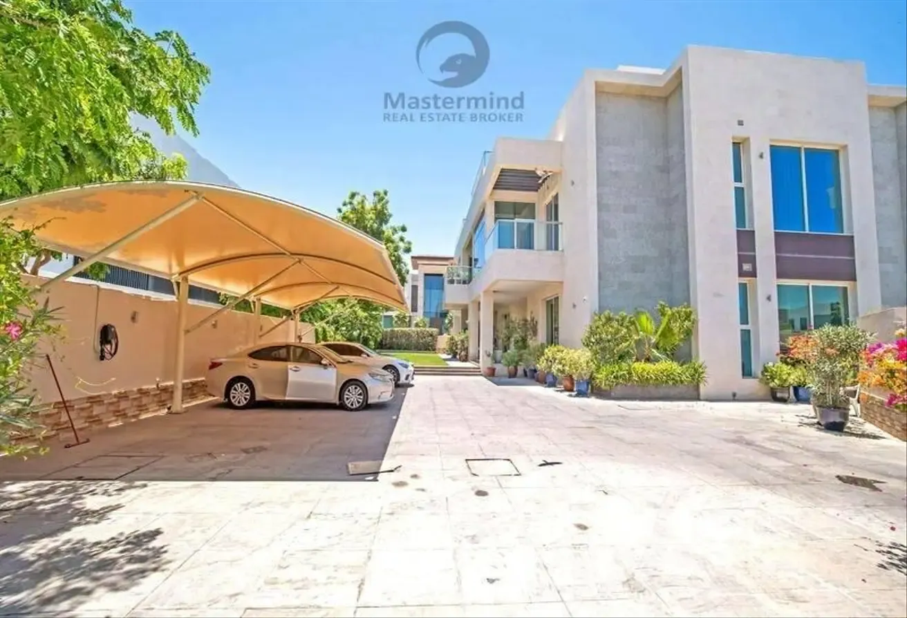 Investor deal | Huge Plot size | Walking to Beach