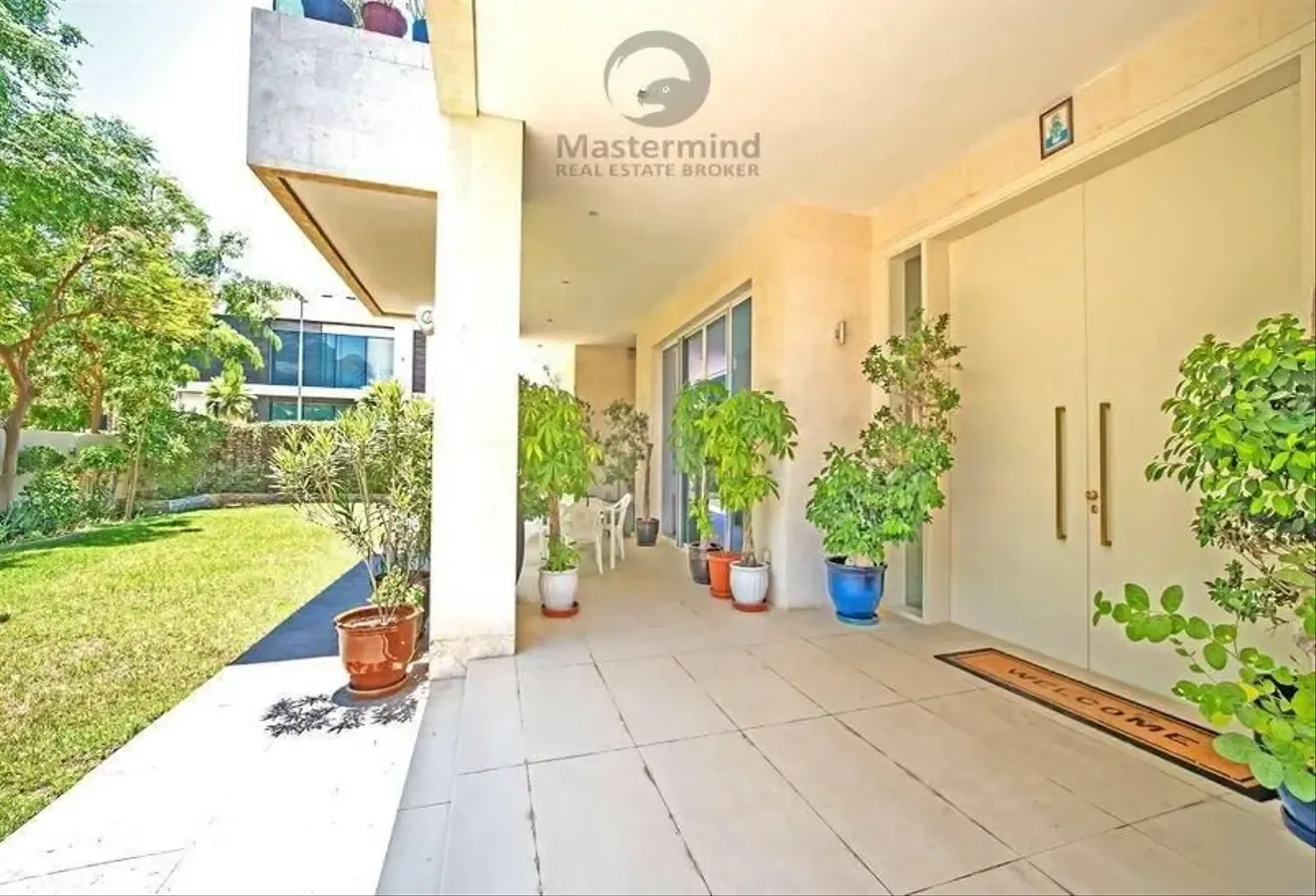 Investor deal | Huge Plot size | Walking to Beach