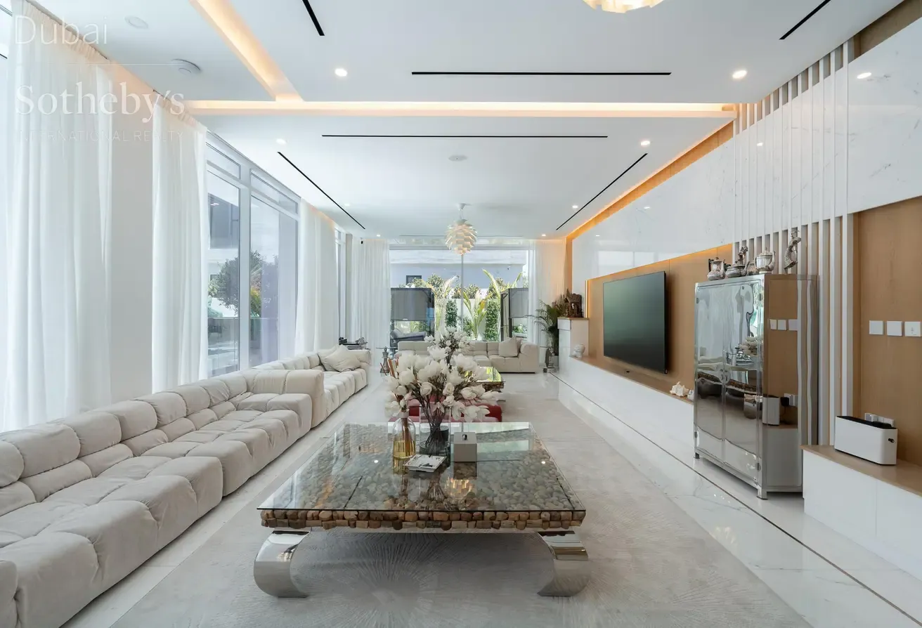 Breathtaking Custom-Built Mansion in Jumeirah