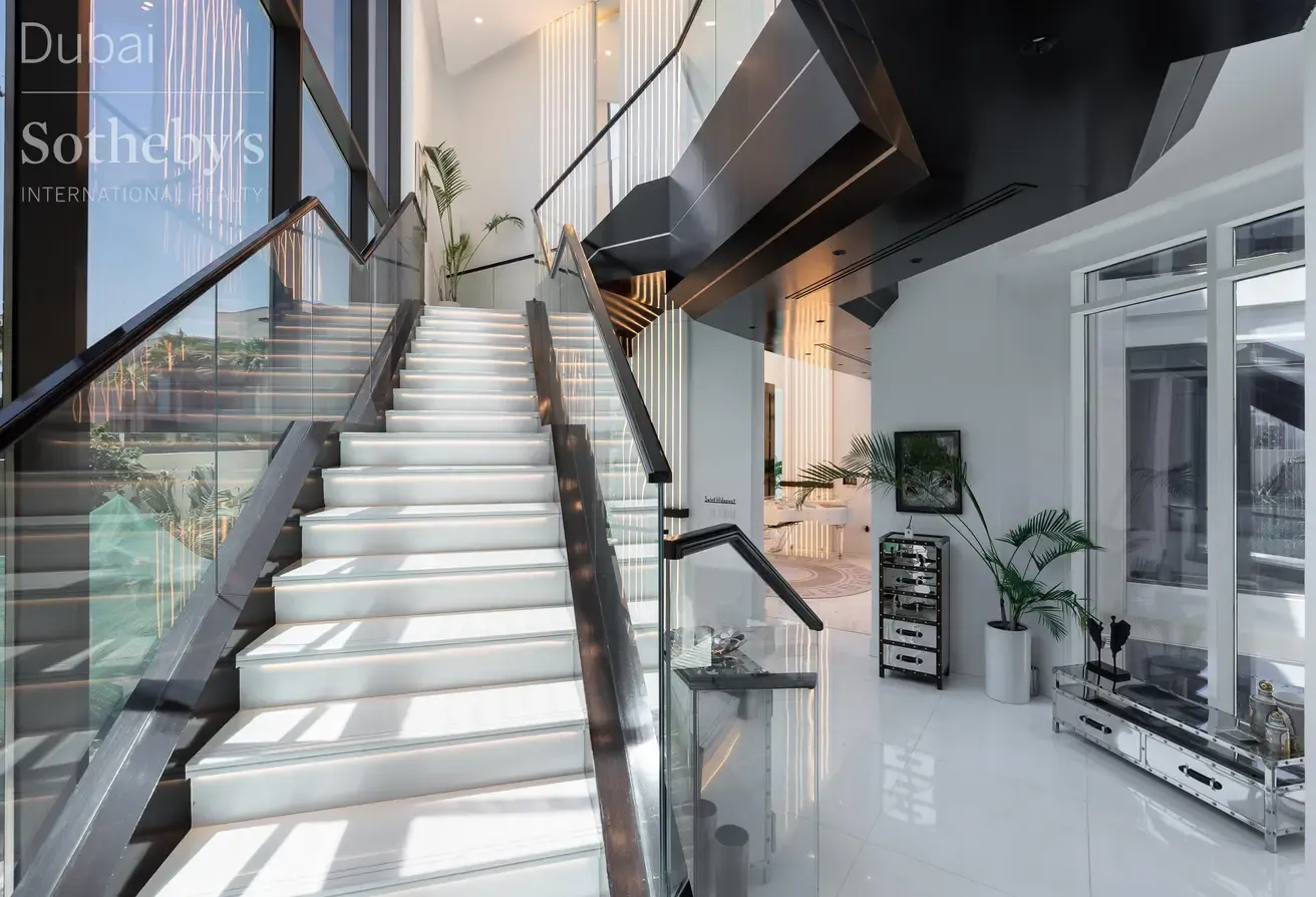 Breathtaking Custom-Built Mansion in Jumeirah