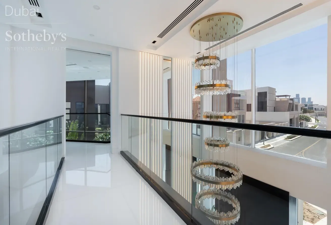 Breathtaking Custom-Built Mansion in Jumeirah