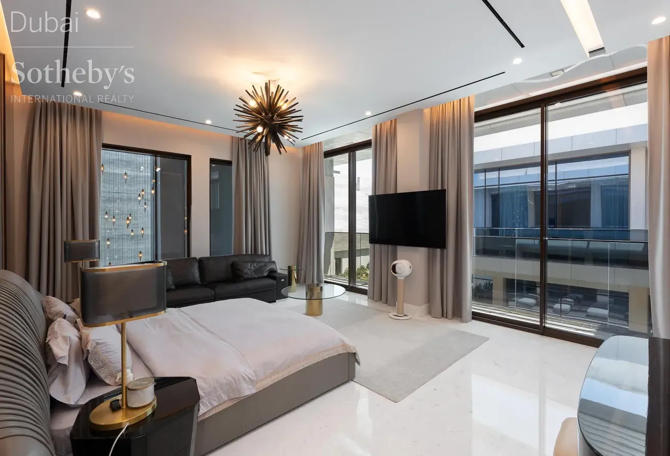 Breathtaking Custom-Built Mansion in Jumeirah