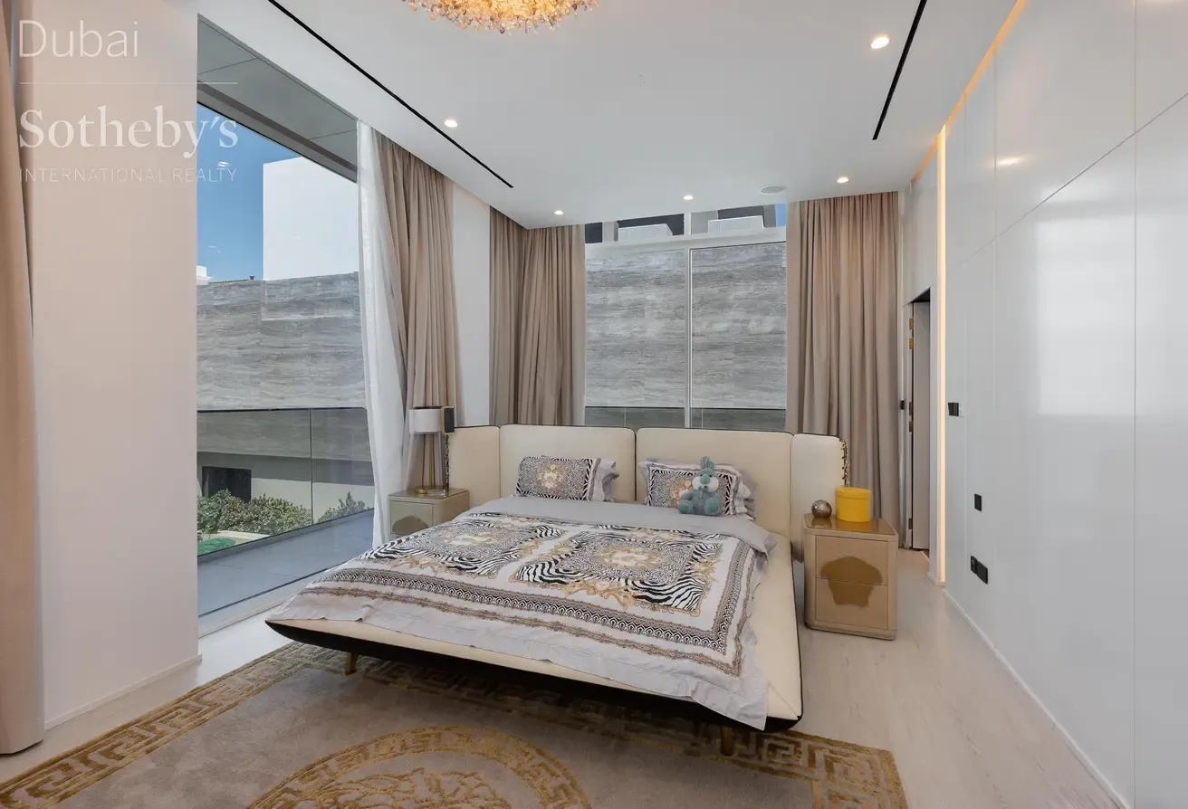 Breathtaking Custom-Built Mansion in Jumeirah