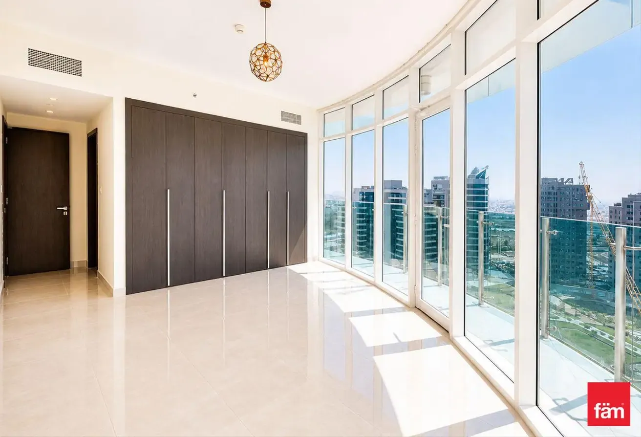 DISTRESS DEAL | AMAZING VIEW | CANAL FRONT