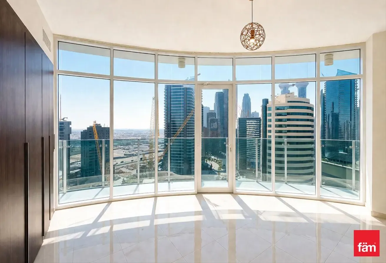 DISTRESS DEAL | AMAZING VIEW | CANAL FRONT