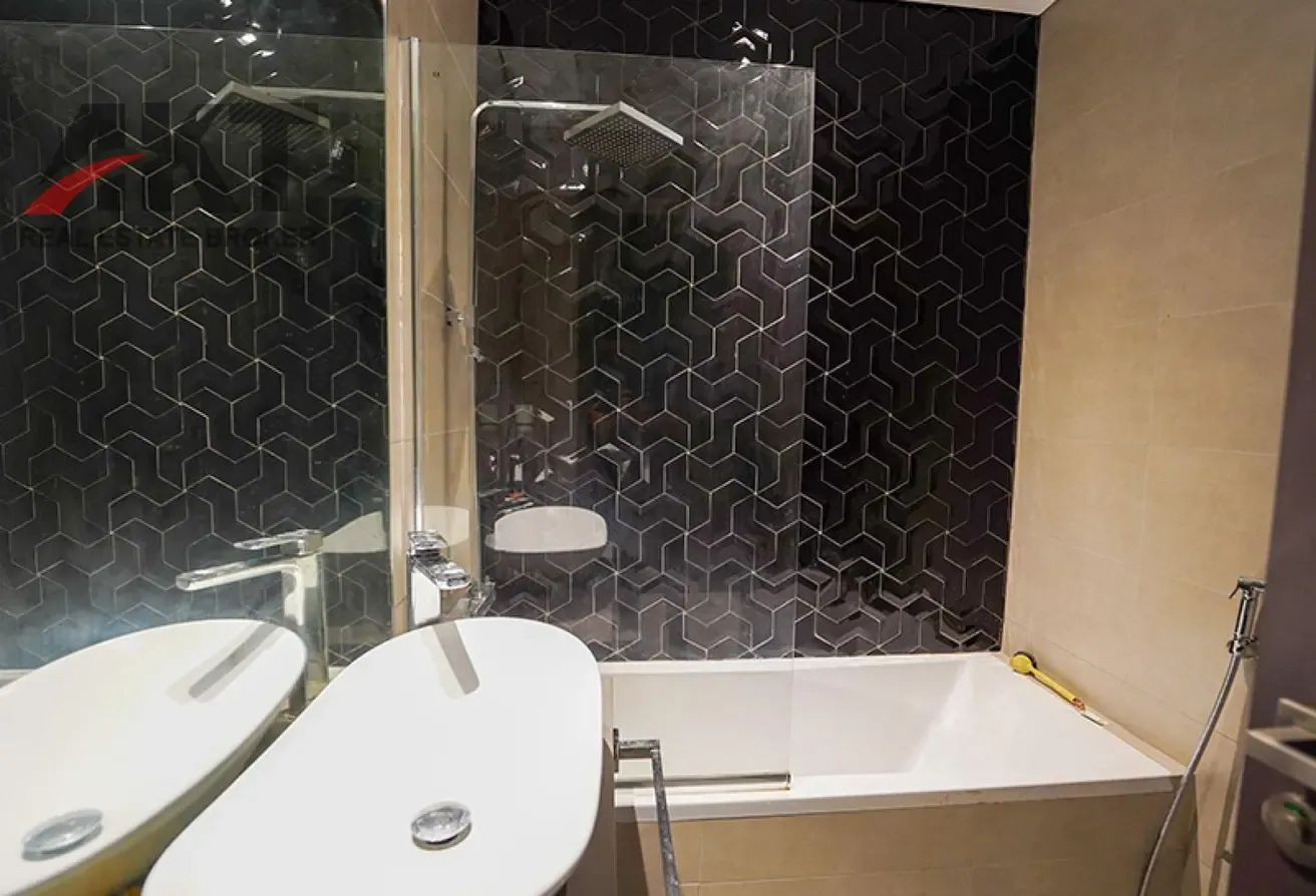 FULLY FURNISHED STUDIO/HIGH FLOOR/ CANAL VIEW