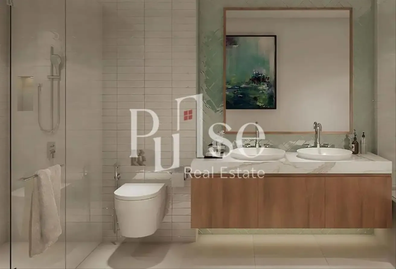 Elegant 1BR | Prime Location | Community View