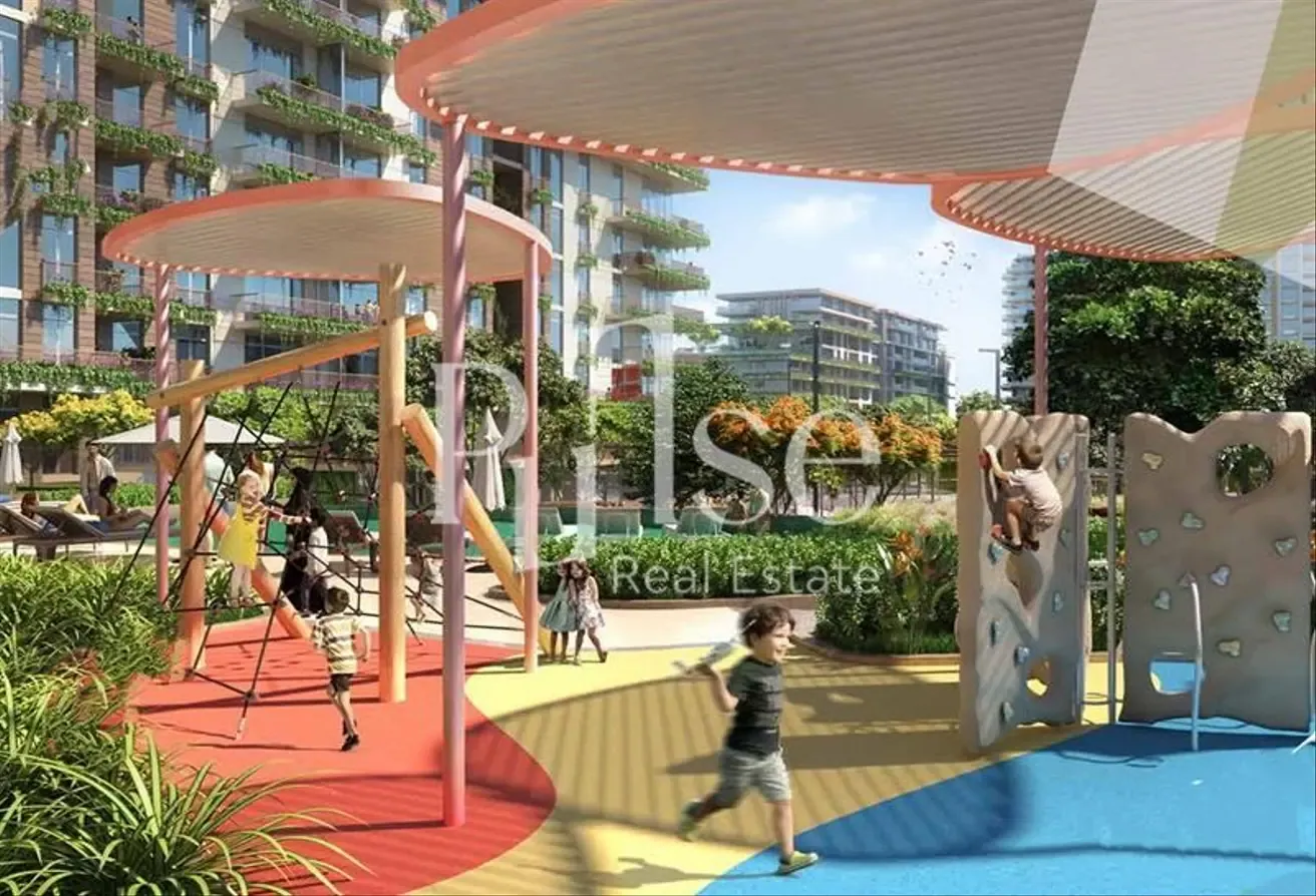 Elegant 1BR | Prime Location | Community View